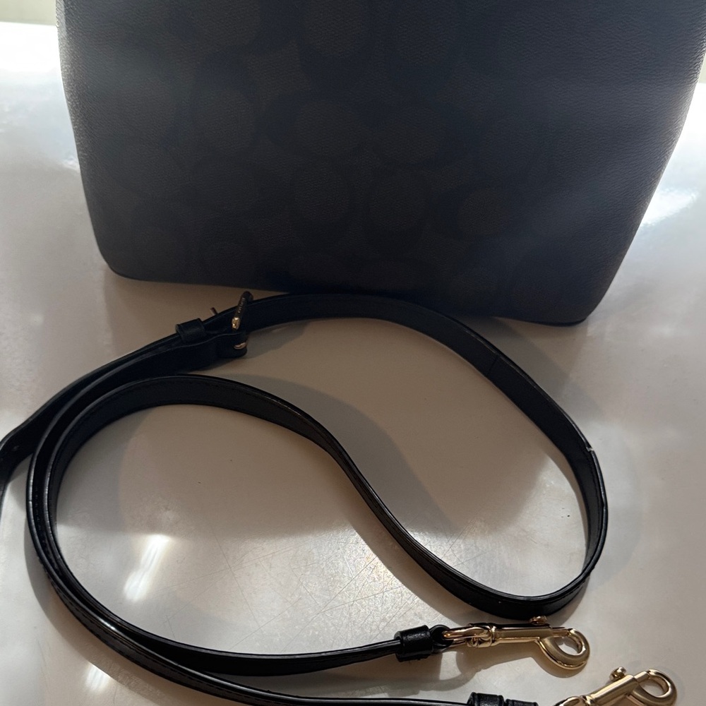 Coach Black Signature Bucket Shoulder Bag with Gold Hardware - Picture 2 of 10